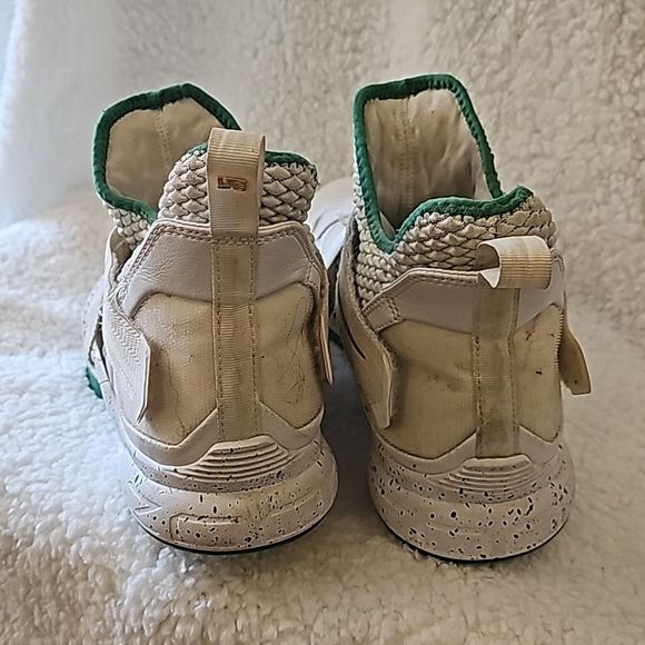 White and green nikes - Picture 4 of 8